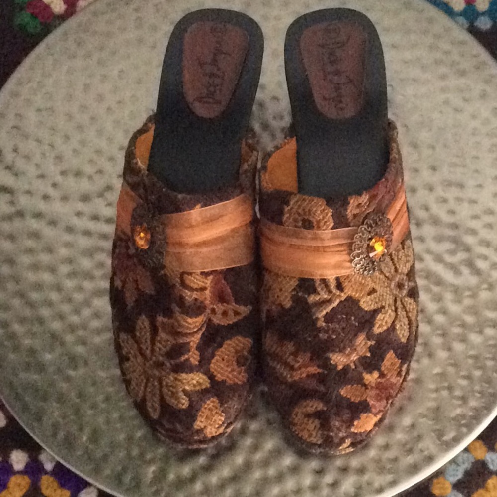 Dick & Jayne Tapestry Clogs - Picture 7 of 8